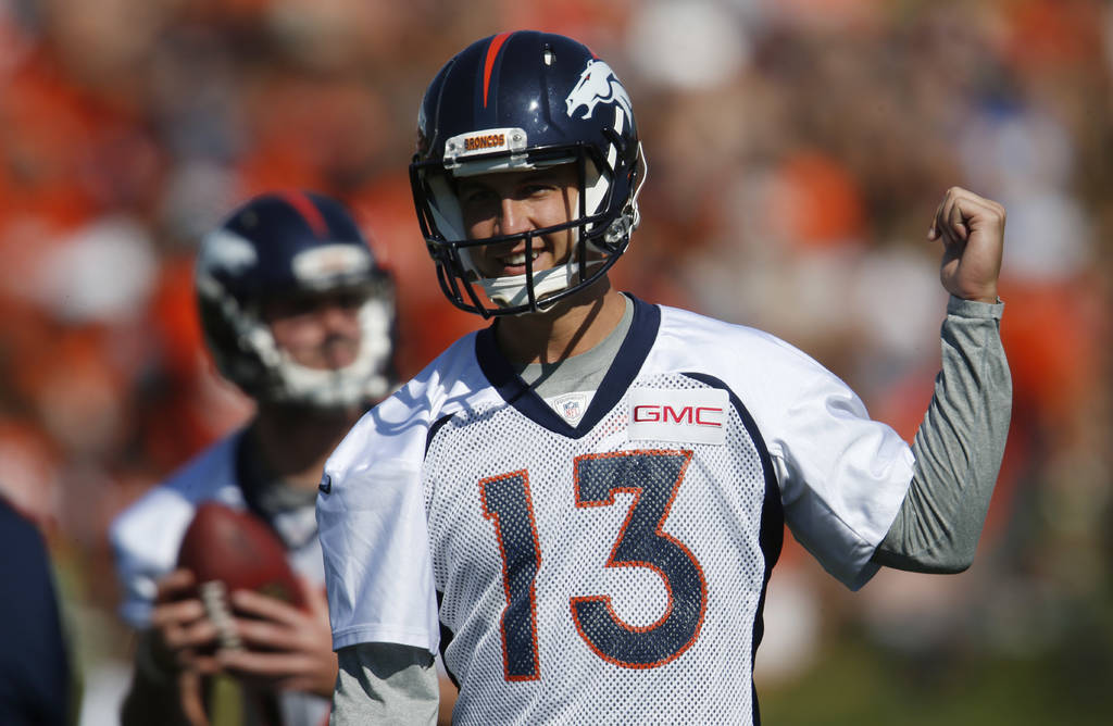 El mariscal de campo de los Broncos de Denver, Trevor Siemian, recibió descanso para recuperarse de un hombro adolorido. Gary Kubiak le da un descanso a Trevor Siemian