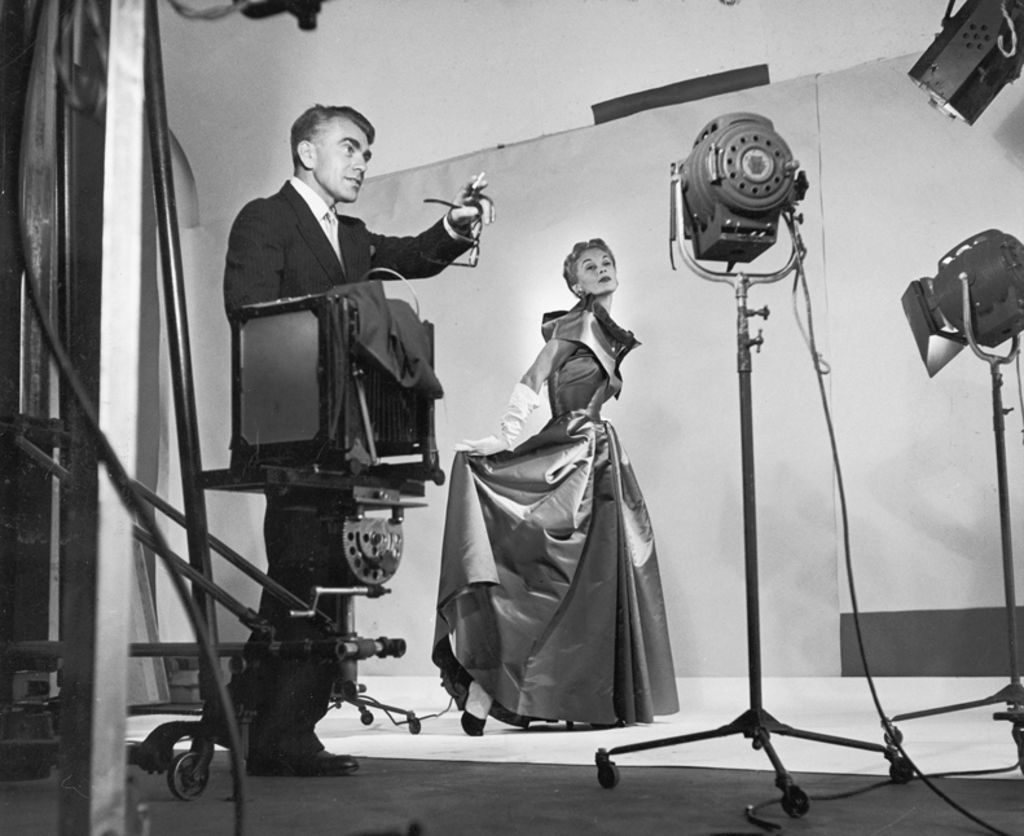 Horst dirigiendo una sección de fotos con Lisa Fonssagrives (1941). Foto:Time & Life Pictures/Getty Images