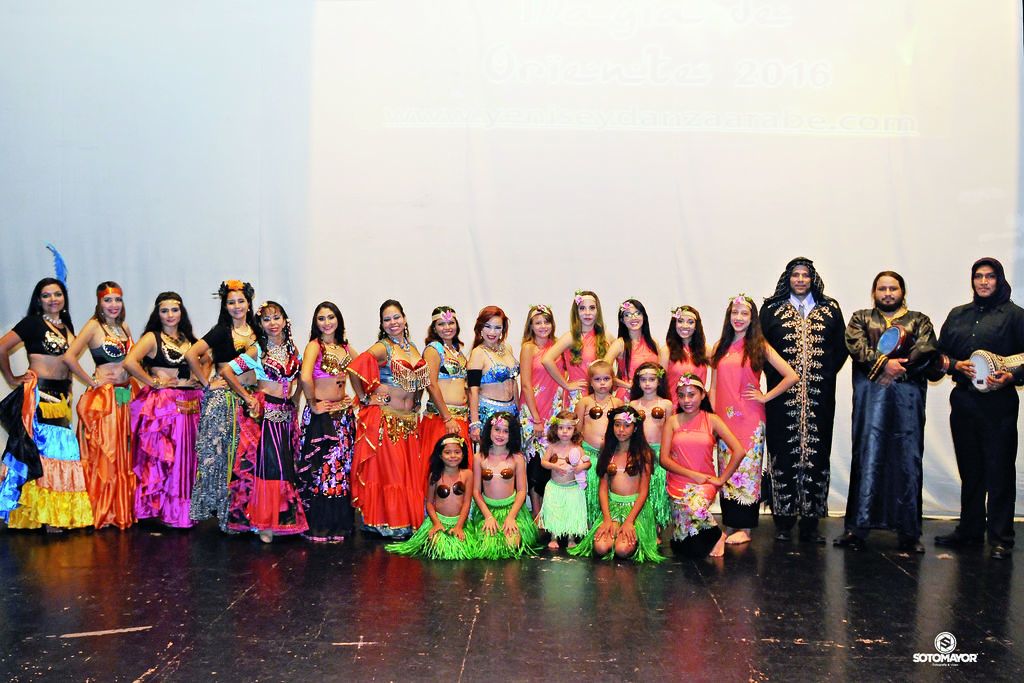 Los Grupos de Danza del Centro de Arte y Movimiento Yenisey presentando su 11° festival