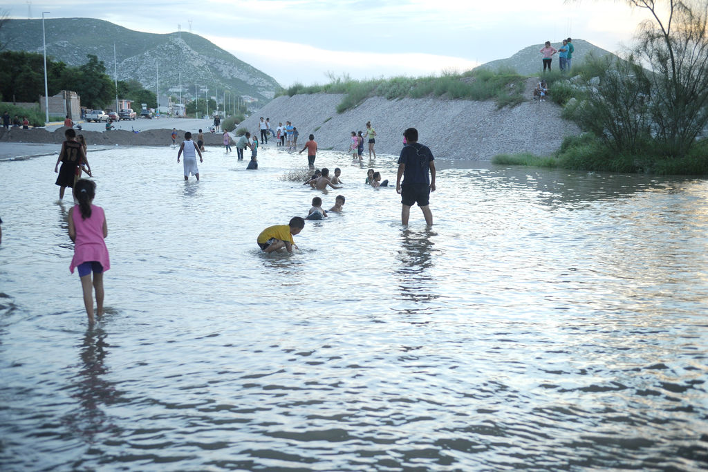 La Conagua pidió no intentar cruzar la corriente ya que desde las primeras horas de hoy, la cantidad de agua es el doble que el día de ayer. (ARCHIVO) 
