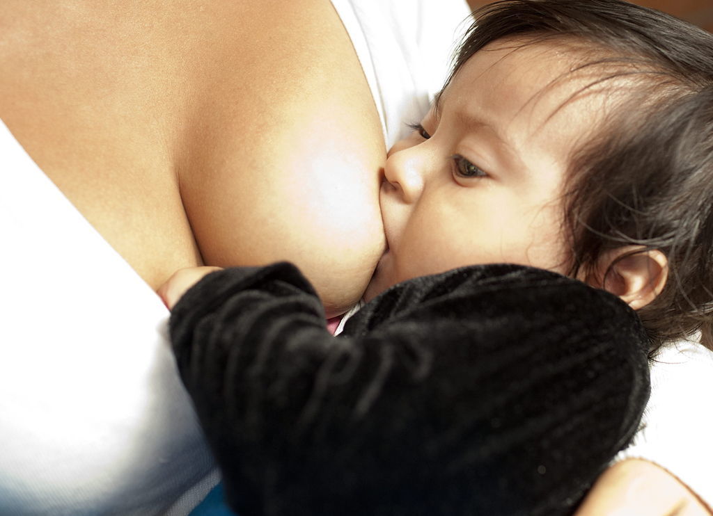 Hasta hace tres años, México se ubicaba entre los países con más mujeres que no ofrecían leche materna a sus bebés. (ARCHIVO)