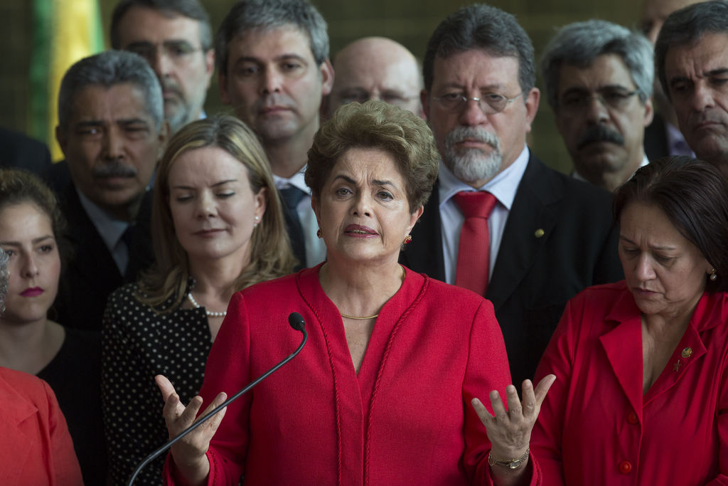  Rousseff dijo que los senadores “decidieron hoy romper la Constitución”. (AP)