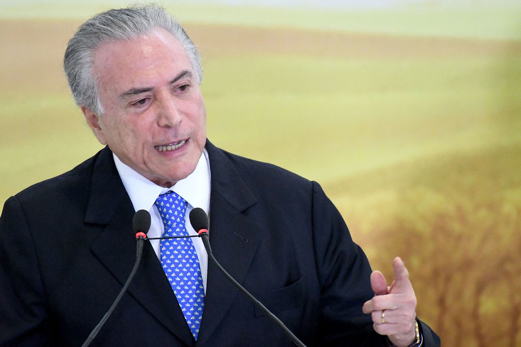 El presidente del Senado, Renan Calheiros, fue el encargado de declarar a Temer como nuevo jefe de Estado de Brasil. (ARCHIVO)