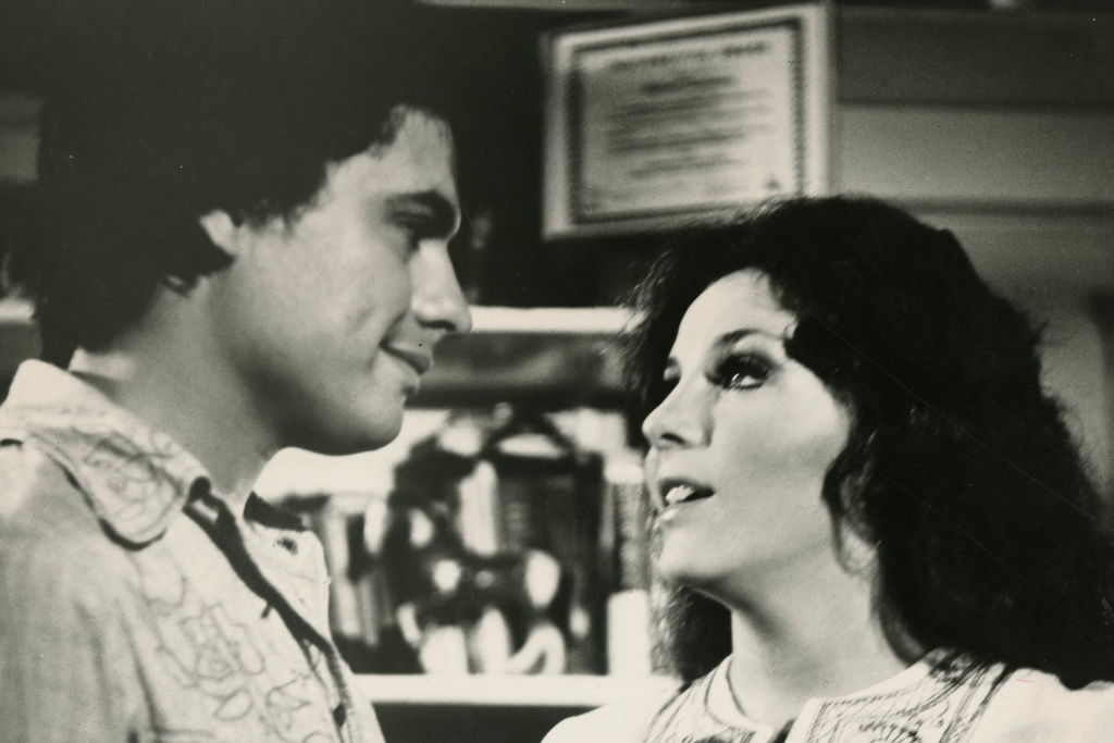 Verónica Castro y Juan Gabriel durante la grabación de la película Nobleza Ranchera. (ARCHIVO)