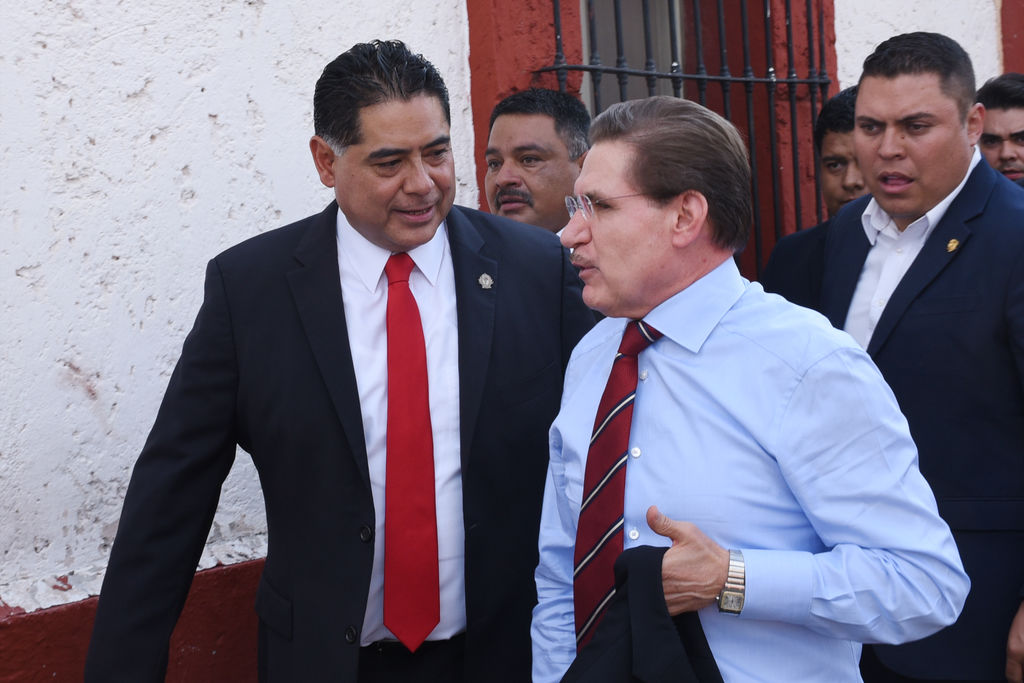 'Venimos juntos el gobernador electo José Rosas Aispuro y un servidor para presenciar esta responsabilidad que va a asumir Maria Luisa González Achem', dijo Herrera Caldera. (FERNANDO COMPEÁN)