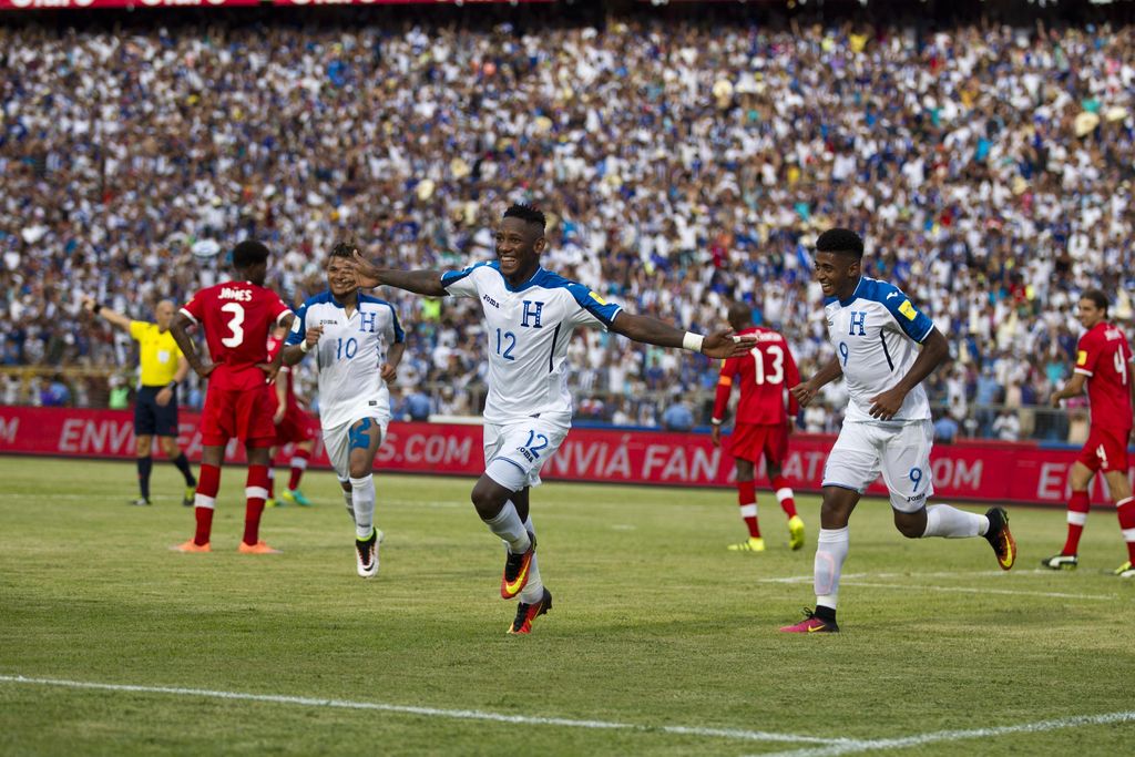 Honduras venció 2-1 a Canadá y llegó a 7 puntos en el grupo 1 de las eliminatorias al Mundial. (EFE)
