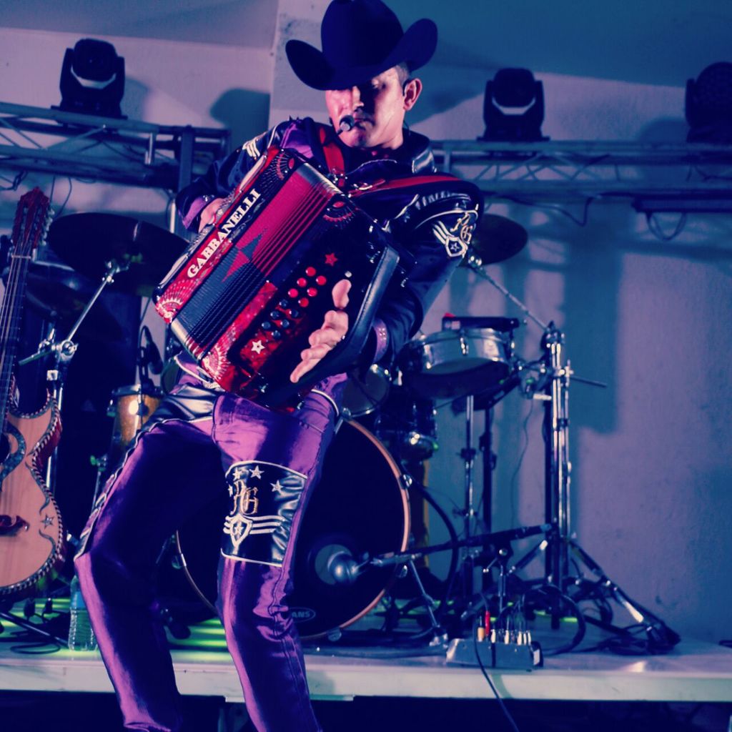 Su primera vez. El cantante sinaloense ‘El Plebe Guerrero’ se presentará hoy en la explanada de la Feria de Torreón. (CORTESÍA)