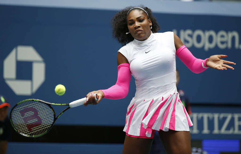 Serena Williams no tuvo problemas para vencer 6-2, 6-1 a Johanna
Larsson. Establece récord de victorias en Grand Slam con 307. (AP)