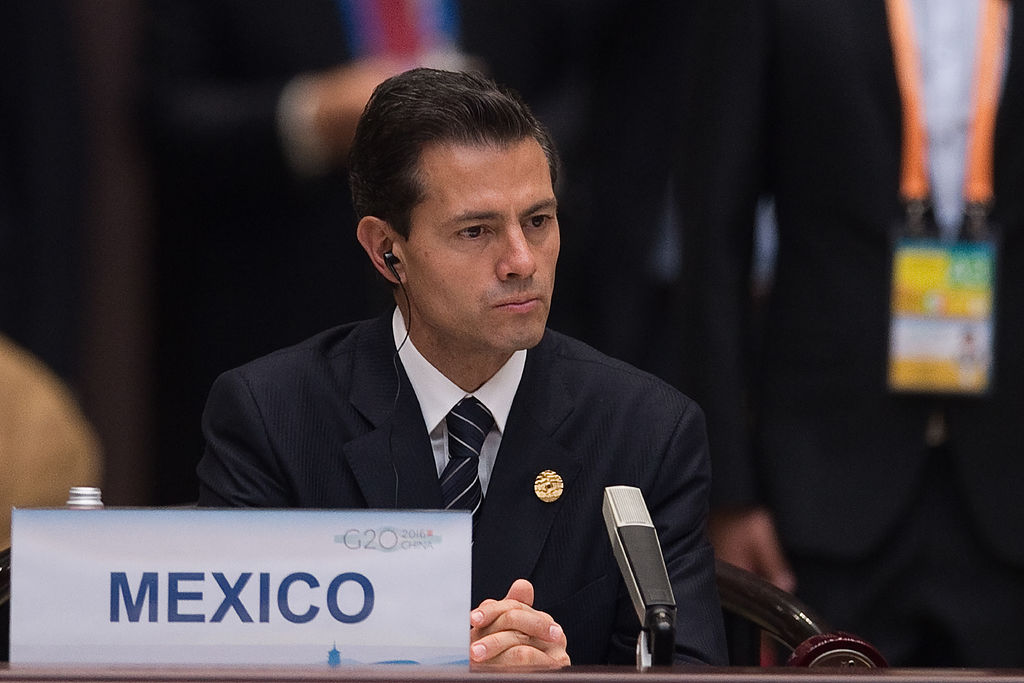 Peña Nieto dijo que ratificó a Obama la convicción del gobierno mexicano para ser 'absolutamente respetuoso' del proceso electoral estadounidense. (AP)
