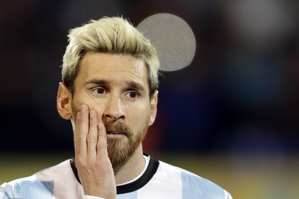Messi presenta molestias en el pubis que podrían pasar a una lesión de gravedad. 