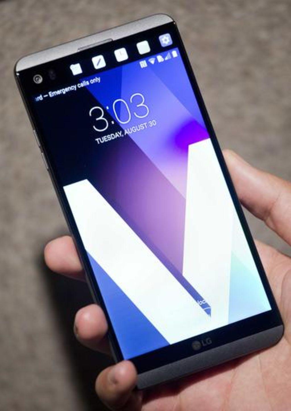 El nuevo teléfono V20 es presentado la víspera del evento en San Francisco en el que se espera que Apple lance sus nuevos iPhone. (AP)
