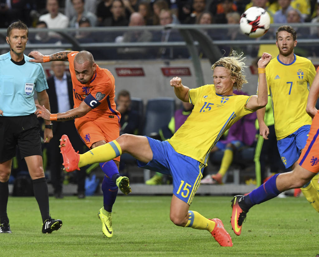 Suecia se fue al frente en el marcador, pero un gol de Wesley Sneijder le dio el empate a los holandeses. Holanda y Suecia firman empate a uno