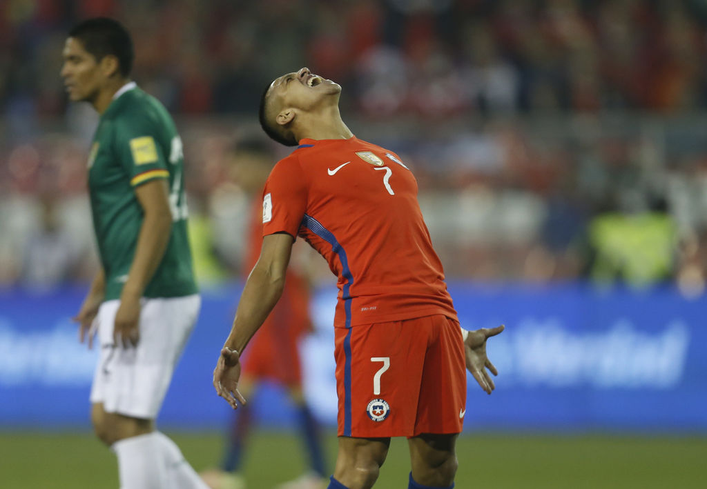 Alexis admitió que el equipo está dolido por la derrota ante Paraguay (2-1) y el empate con Bolivia (0-0), aunque los resultados de las otras selecciones sudamericanas hicieron que la clasificación siga muy apretada.
