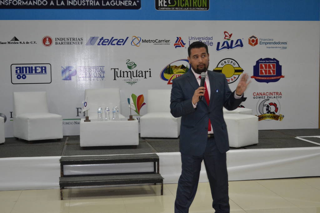 Conferencia. Daniel González Torres, economista participó ayer en la Expo Industrial y de Negocios. 