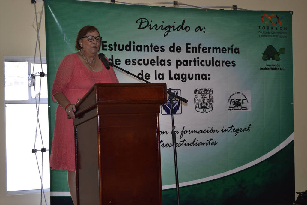 Conferencia. Plática con estudiantes de enfermería. (EL SIGLO DE TORREÓN/ EDITH GONZÁLEZ)