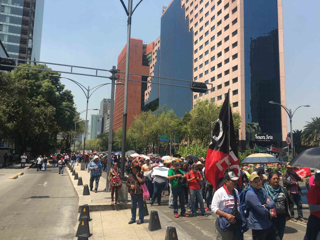  Integrantes de la Coordinadora Nacional de Trabajadores de la Educación (CNTE) marchan este sábado, 10 de septiembre de 2016, sobre Avenida Paseo de la Reforma para exigir el restablecimiento de la mesa de diálogo con la Secretaría de Gobernación. (EL UNIVERSAL)