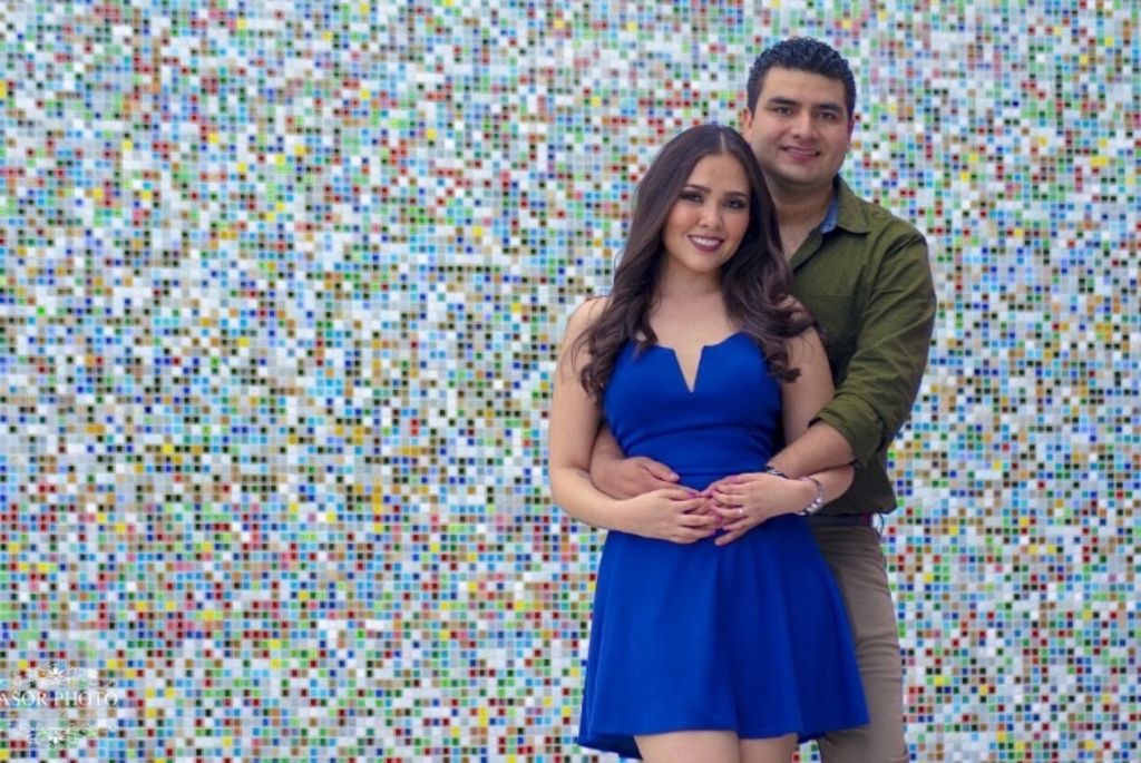 Karen Michelle López Lucero y José Miguel Solorio García, llegan hoy al altar de la Parroquia de la Sagrada Familia a las 6:00 p.m., en compañía de sus padres, Sra. Sylvia Lucero Medrano de López y Lic. Hugo López Castruita; Sra. Georgina García Ramírez y C.P.A. Jorge Solorio Sánchez.