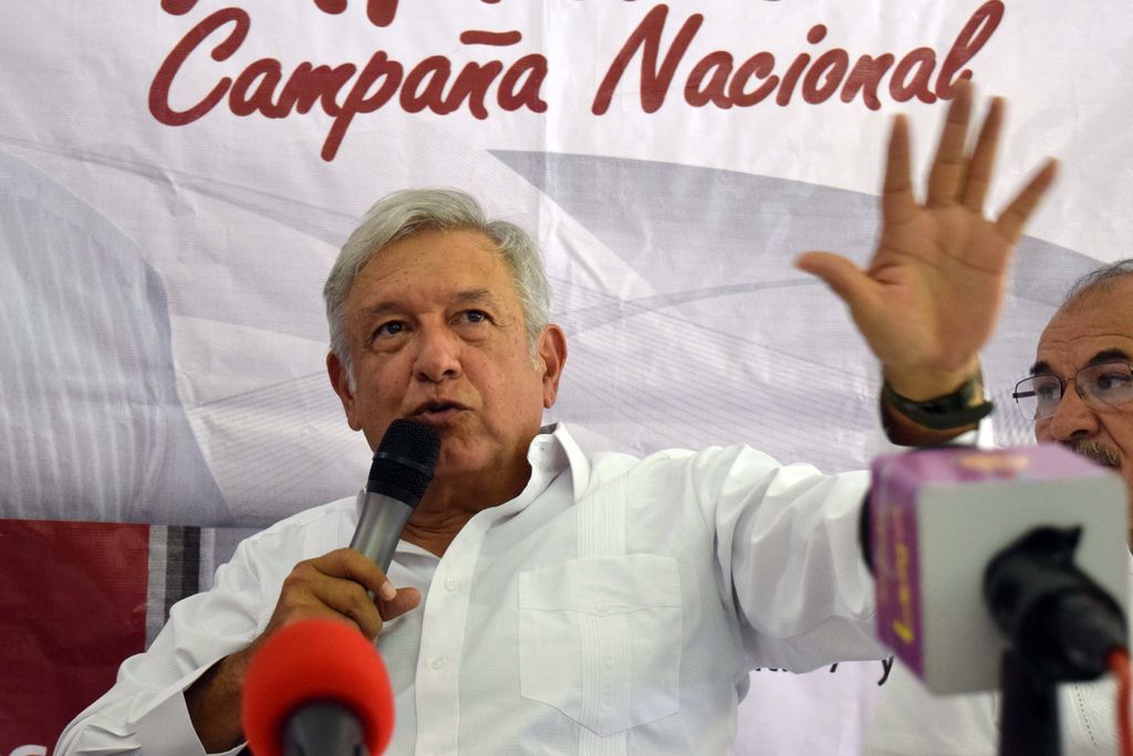 A través de la plataforma Change.org, agrupaciones defensoras del matrimonio igualitario lanzaron una petición para que López Obrador y Morena se pronuncie en contra la Marcha por la Familia. (ARCHIVO)