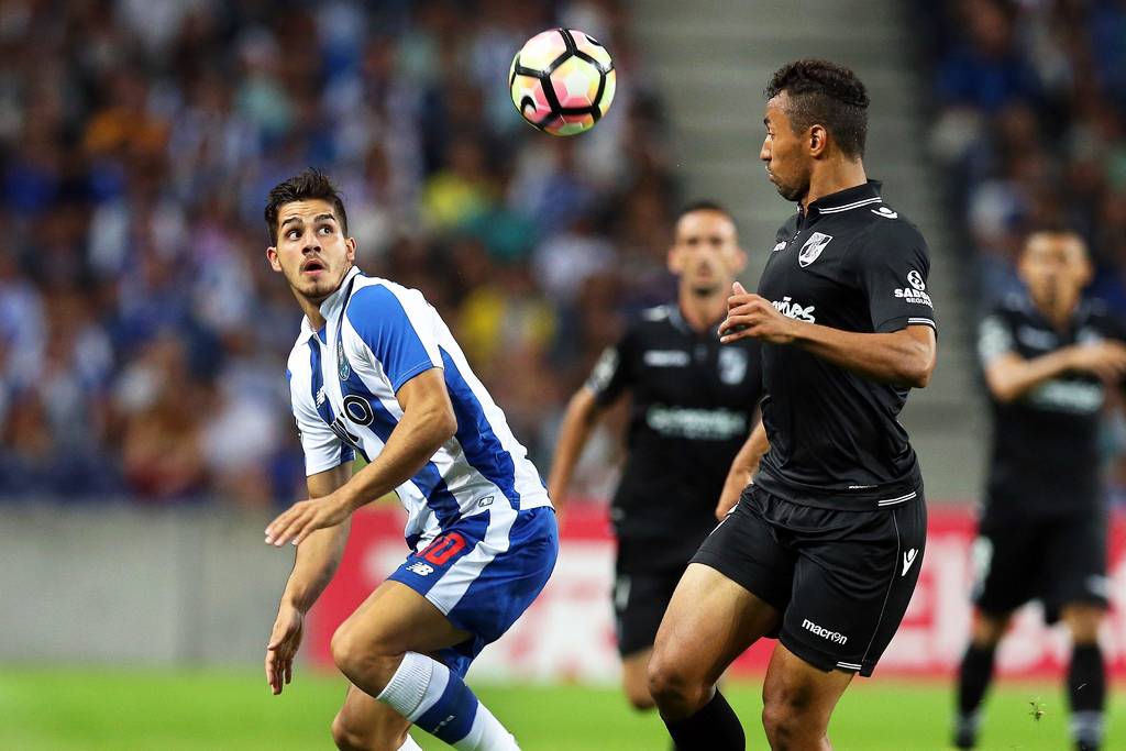 Con la victoria, Porto llegó a 9 puntos y se quedó a 3 del Sporting. (EFE)