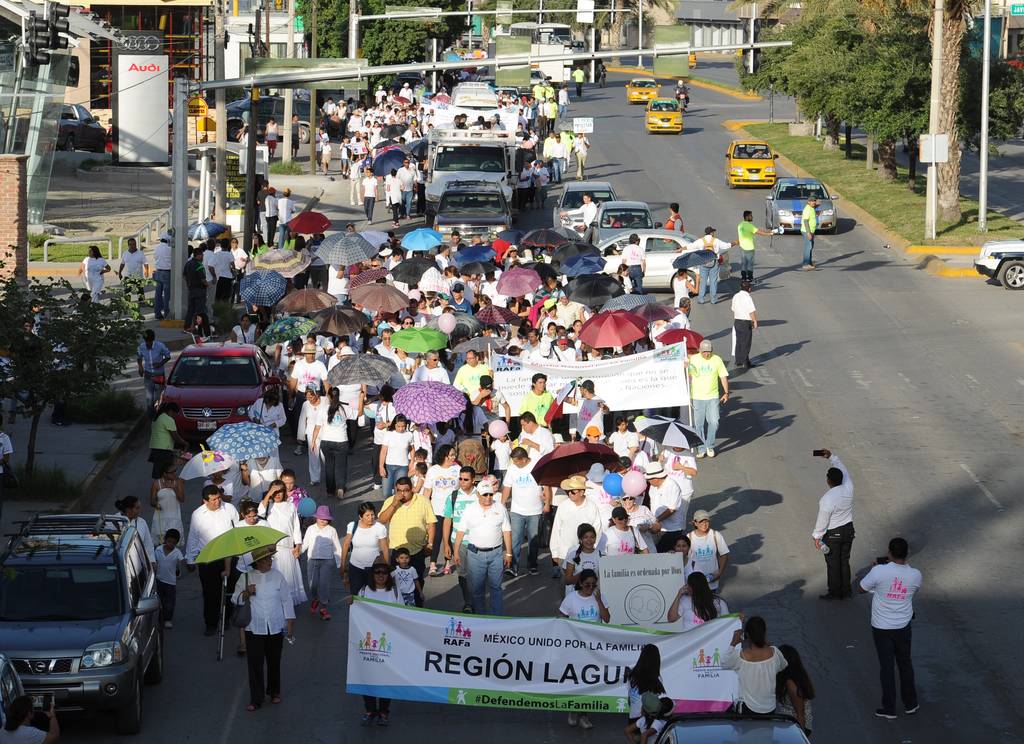 Se unen. Unas 4 mil personas de La Laguna de Durango y Coahuila participaron en las marchas en defensa de la familia.