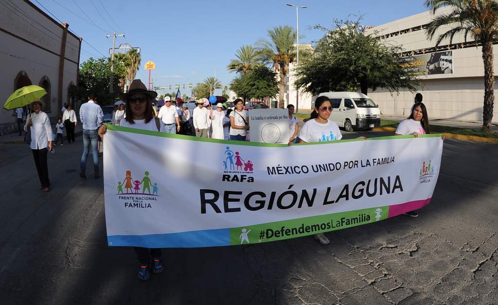 Movilización. Bajo el slogan ‘La Laguna es una por la familia’, miles salieron a marchar.