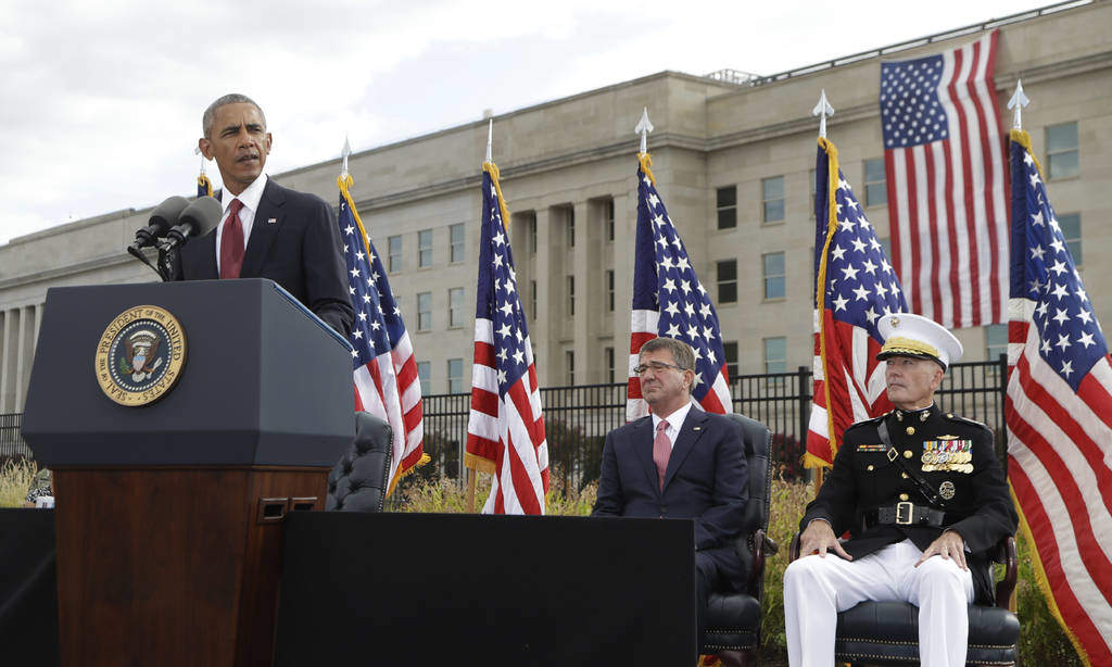 Pide defender. El presidente de Estados Unidos, Barack Obama, rindió un homenaje a las víctimas del ataque en el Pentágono.