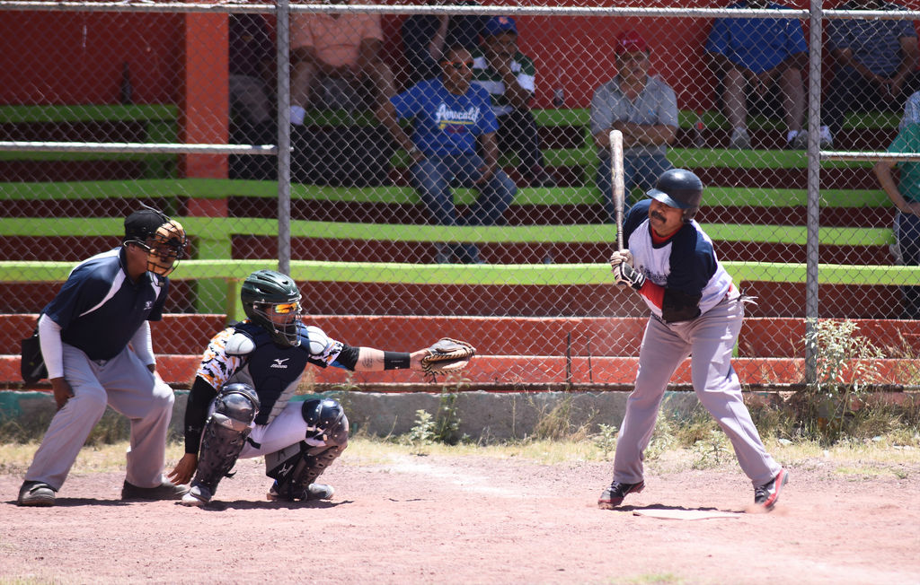 La Liga Magisterial de Softbol de la sección 38 del Sindicato Nacional de Trabajadores de la Educación (SNTE), bajo el mando del profesor Esteban Limones, está preparando sus equipos para representar a La Laguna. (ARCHIVO)