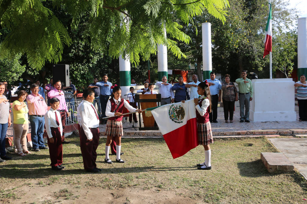 Acto cívico. Alumnos de Madero y San Pedro, recordaron a los Niños Heróes que defendieron el Castillo de Chapultepec