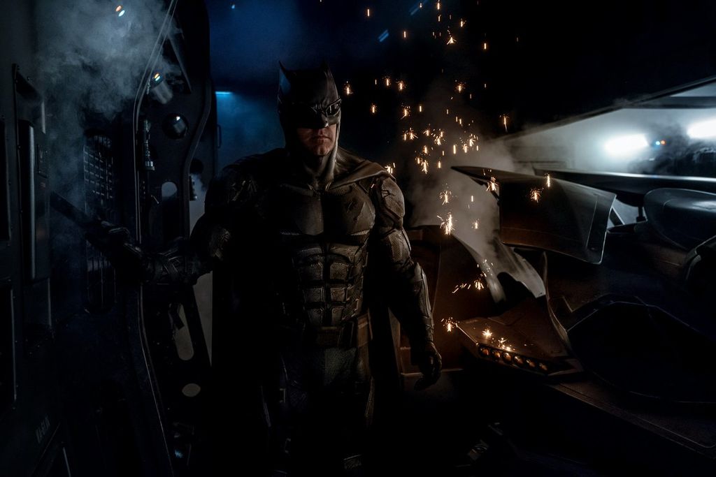 En la imagen se aprecia que el traje incluye goggles y se ve más pesado que el usado en “Batman v Superman: Dawn of Justice”. (TWITTER)
