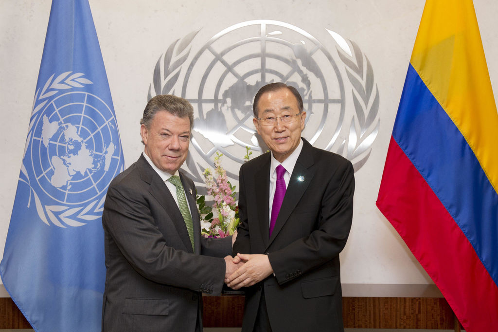 El secretario general de la ONU Ban Ki-moon felicitó a Santos por lo que calificó como la 'gran victoria para Colombia y para la humanidad' que supone el acuerdo. (EFE)