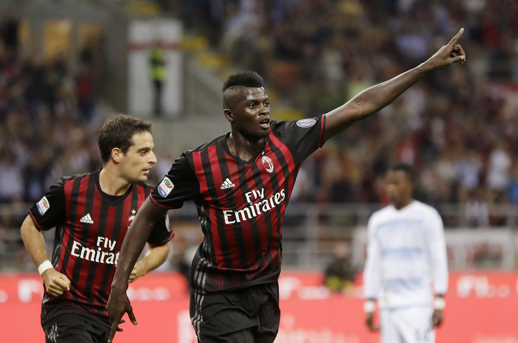 Mbaye Niang celebra su gol en la victoria de Milan ante Lazio. (AP)