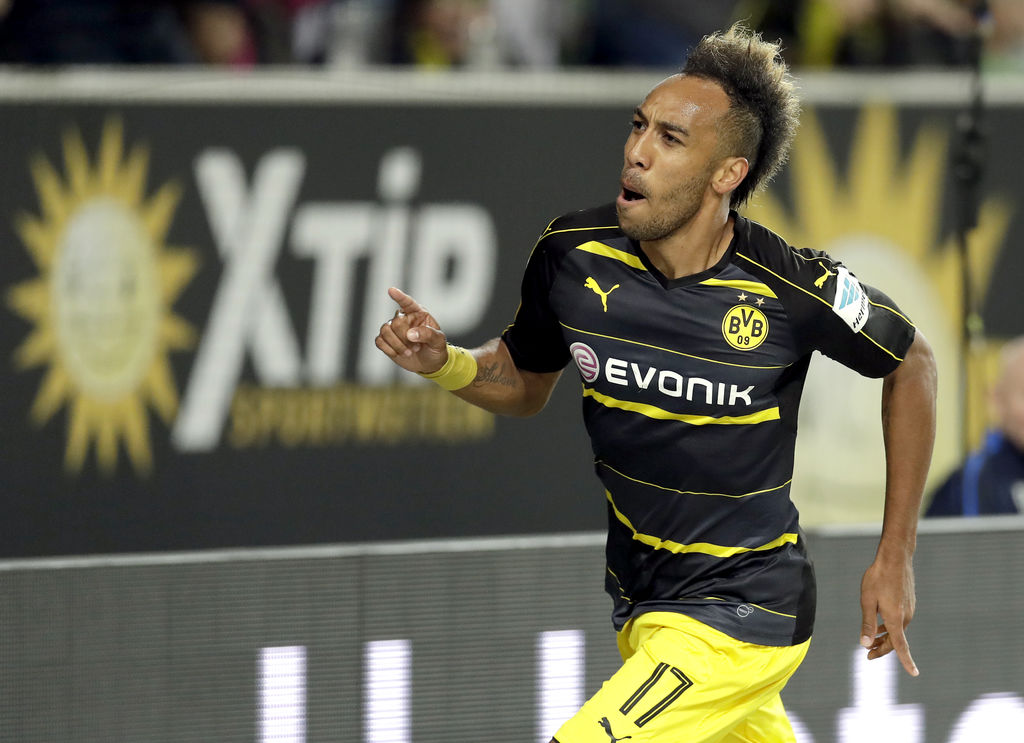 Pierre Emerick Aubameyang marcó dos de los cinco goles de Borussia Dortmund. (AP)