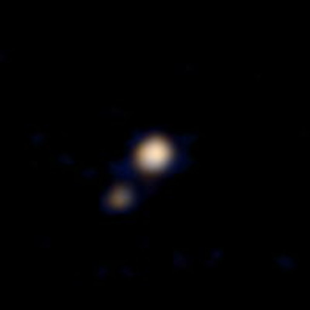 Podría deberse a metano atrapado en la superficie del satélite. (ARCHIVO)