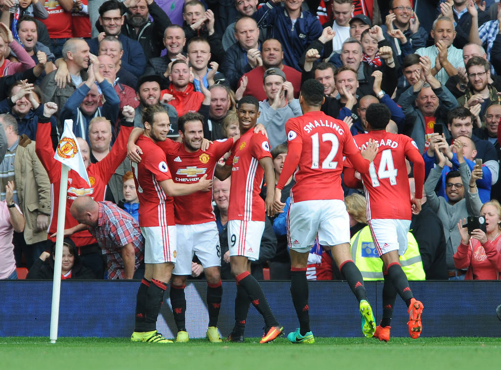 Manchester United celebró en grande su holgada victoria. (Jam Media)