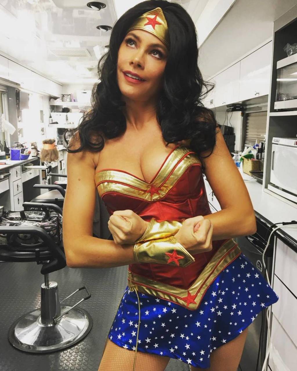 Disfraz. La actriz utilizó el atuendo de 'Wonder Woman' para uno de los capítulos de la teleserie Modern Family. (ARCHIVO)