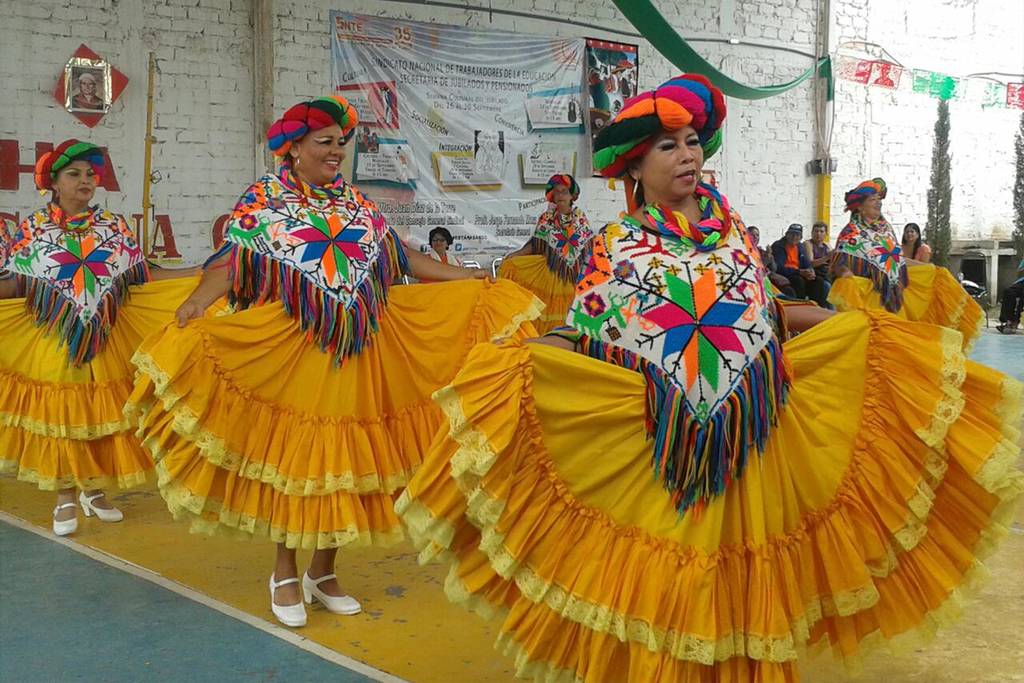 Fiesta. Maestros jubilados compiten en actividades artísticas y culturales en Semana del Jubilado. (EDITH GONZÁLEZ)