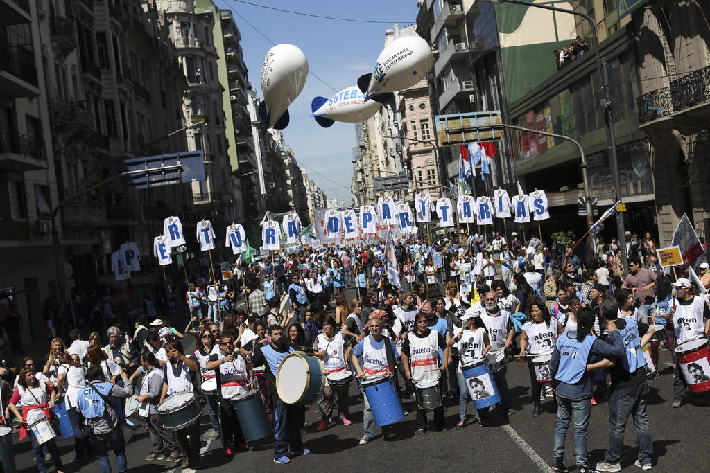 Protesta. Trabajadores repudiaron ayer los altos niveles de inflación y los despidos durante el gobierno de Macri. 