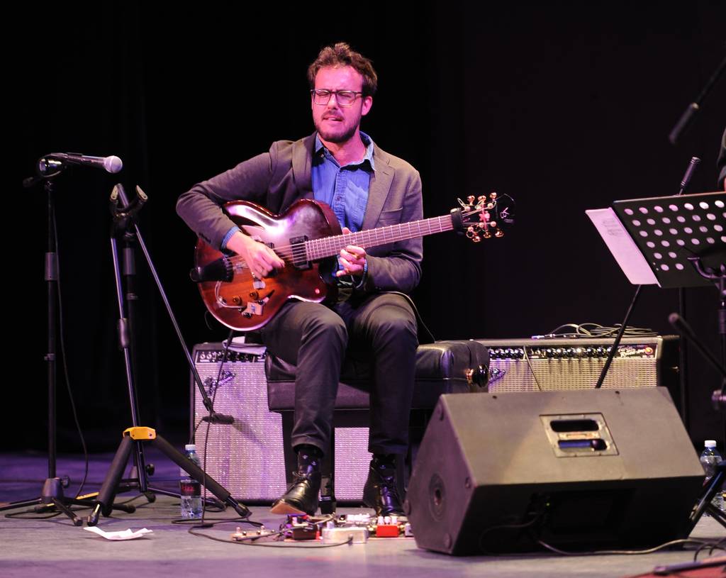 Fusiones. Un recorrido por lo mejor de sus mezclas, presentó anoche el jazzista Gilad Hekselman. 