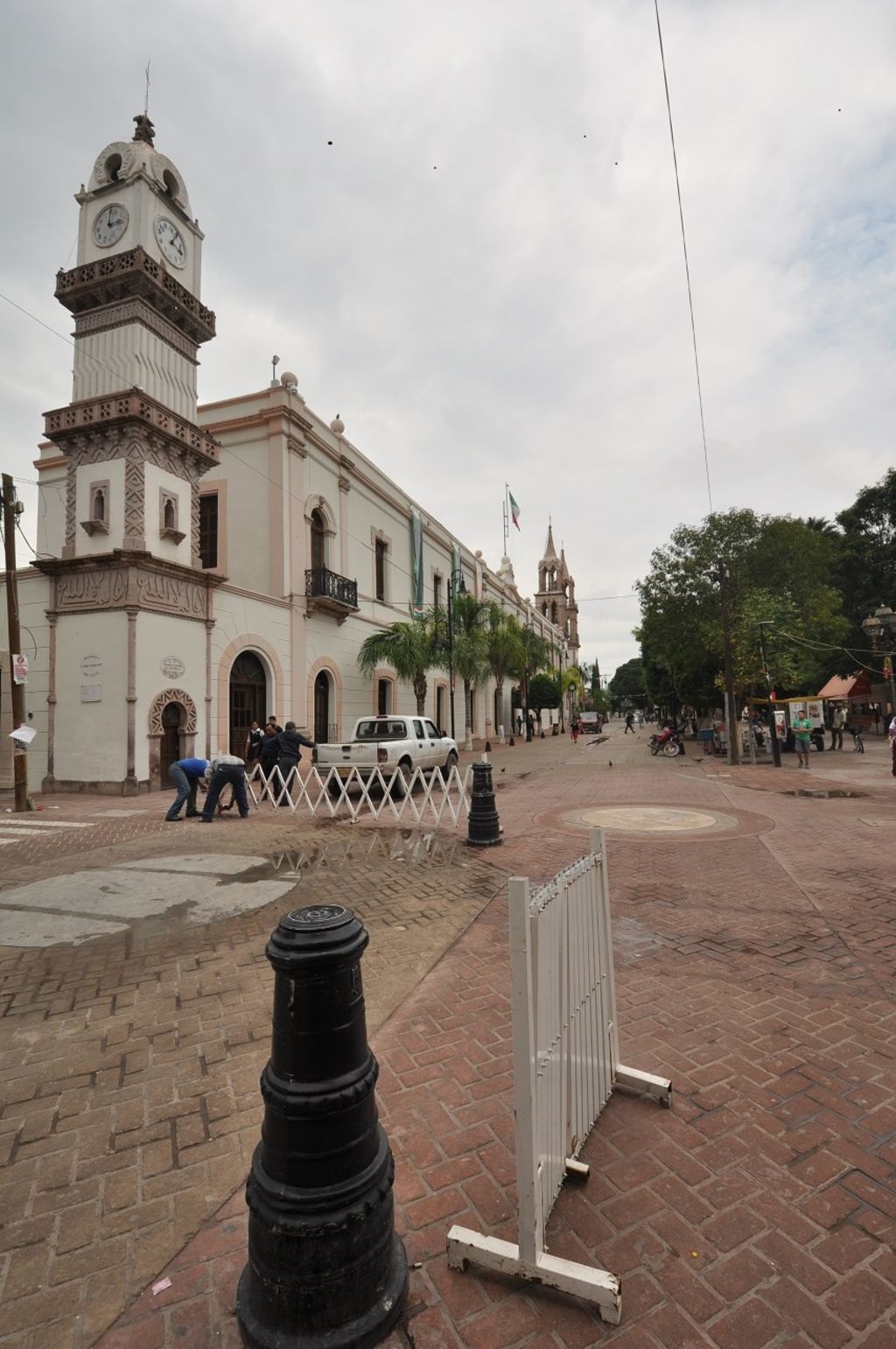 El Ayuntamiento informó que con la finalidad de mejorar la vialidad en el primer cuadro de la ciudad se abrirá el paseo Francisco Sarabia para tránsito de vehículos ligeros.  (ARCHIVO)