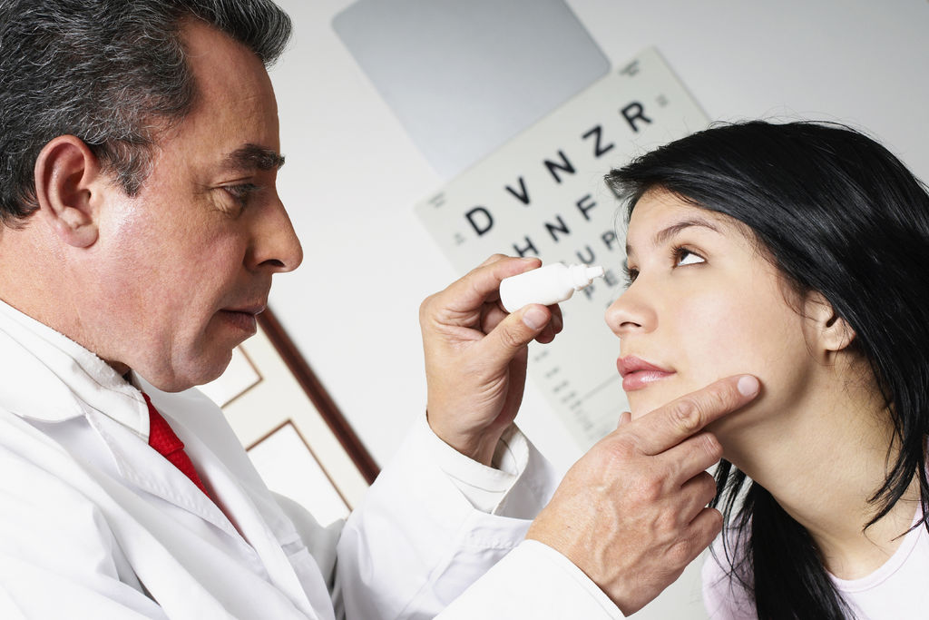 Está indicado para el tratamiento de diversas patologías de la superficie ocular, como el síndrome del 'ojo seco', las úlceras o algunas quemaduras. (ARCHIVO)