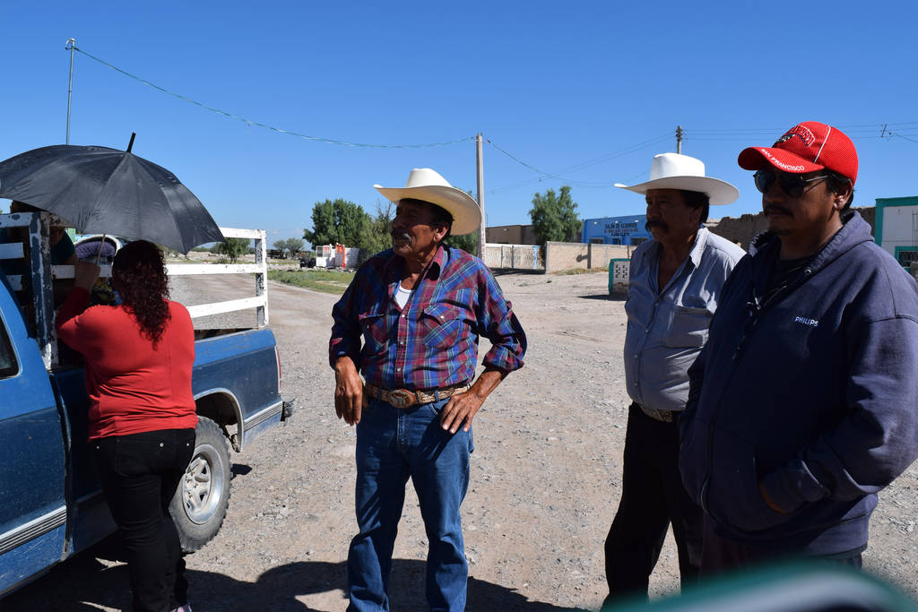 Preparados. Pobladores de Cleto, dicen que están preparados para otro desfogue de las presas, ya son varias y han salido adelante.
(EL SIGLO DE TORREÓN)