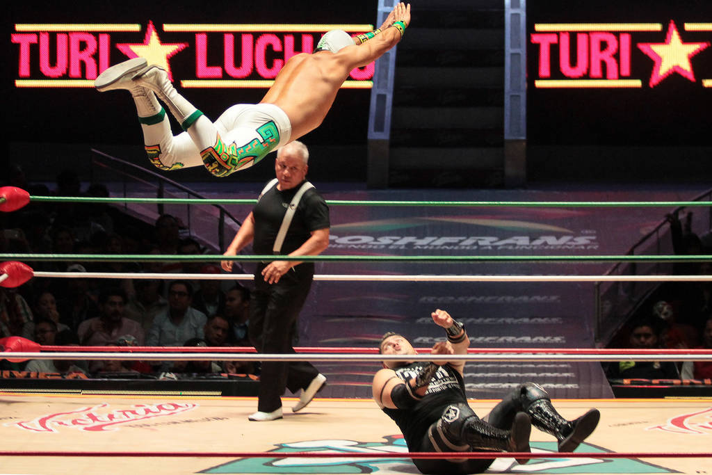 El espectáculo de la lucha libre en la Arena México, es sin duda alguna, una gran tradición. (Notimex)