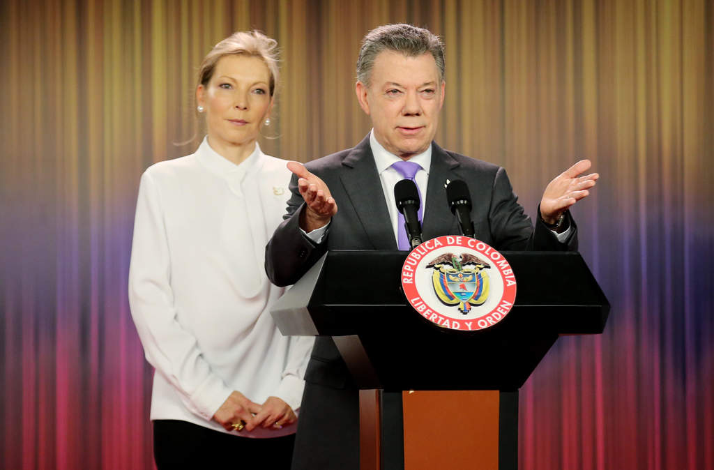 El presidente colombiano recibió el premio con 'gran emoción' y dijo que es 'un gran reconocimiento para mi país', por lo que se mostró agradecido 'eternamente' desde el fondo de su corazón. (EFE)