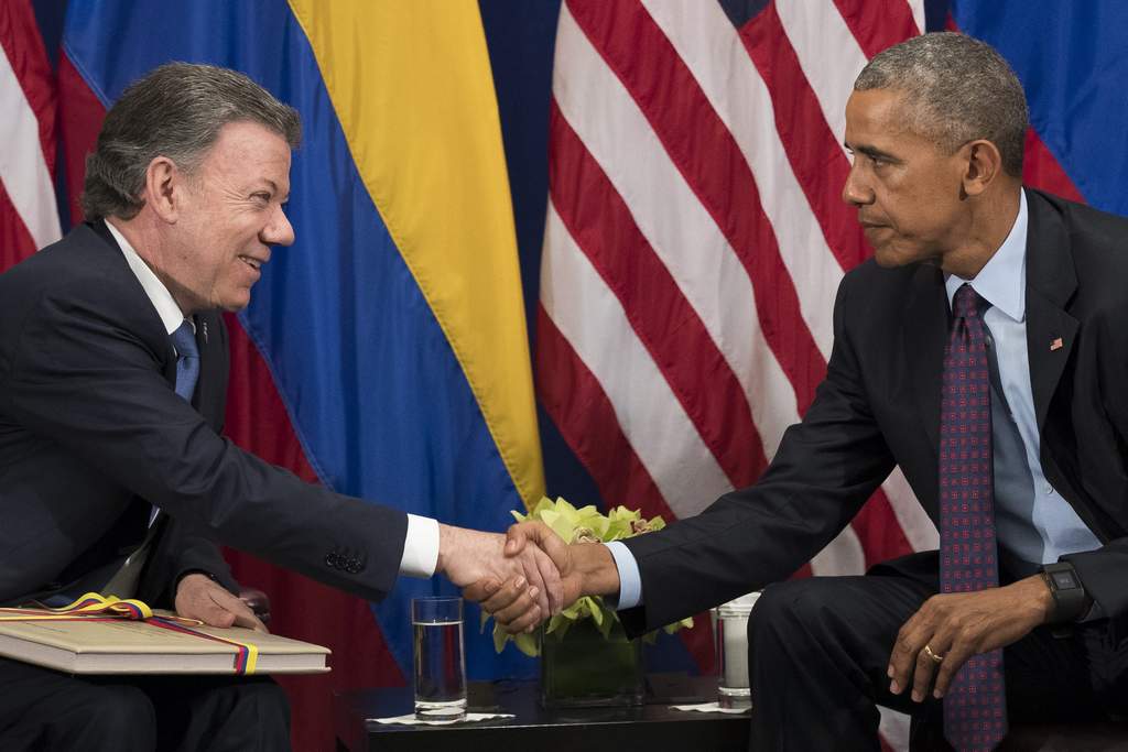 'Quiero felicitar a mi amigo y aliado, el presidente colombiano, Juan Manuel Santos, por la concesión del premio Nobel de la Paz', dijo Obama, que recibió el mismo galardón en 2009. (ARCHIVO)