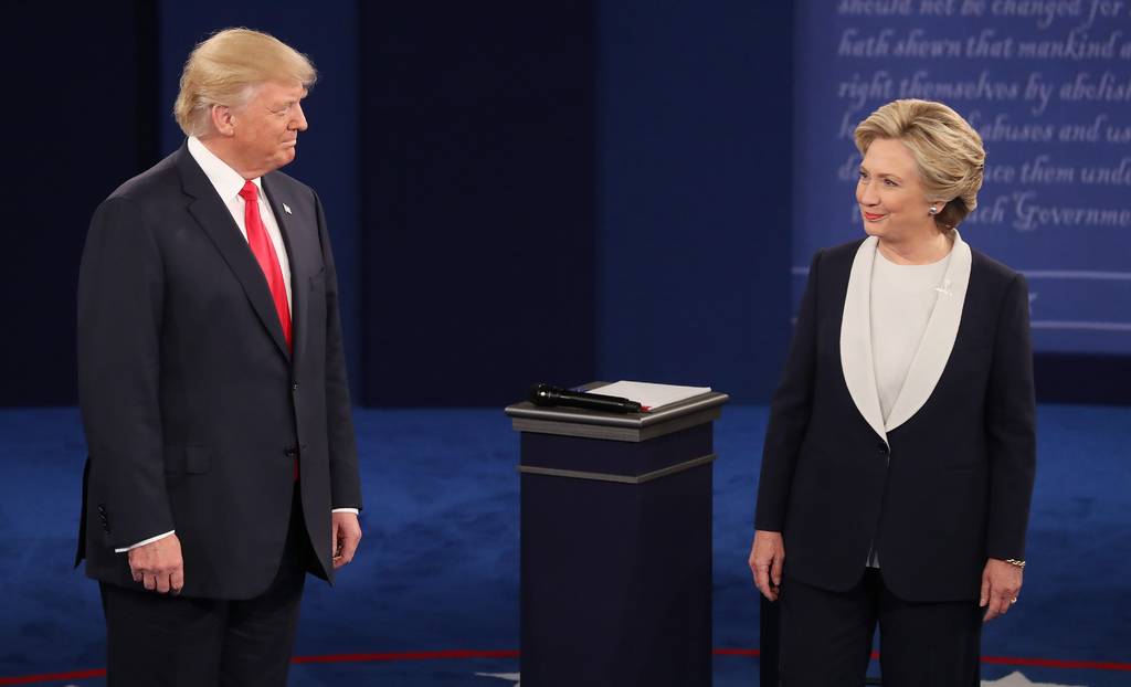 Distanciados. Al comienzo del debate, Hillary Clinton tomó distancia y no saludó a Donald Trump.