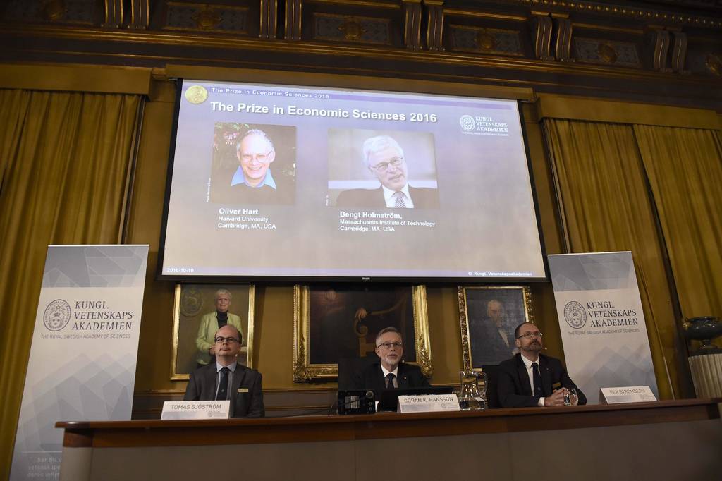 Acuerdos. Para anunciar que el estadounidense Oliver Hart y el finlandés Bengt Holmström son los ganadores del Nobel de Economía 2016 por 'sus contribuciones a la teoría de los contratos'. 