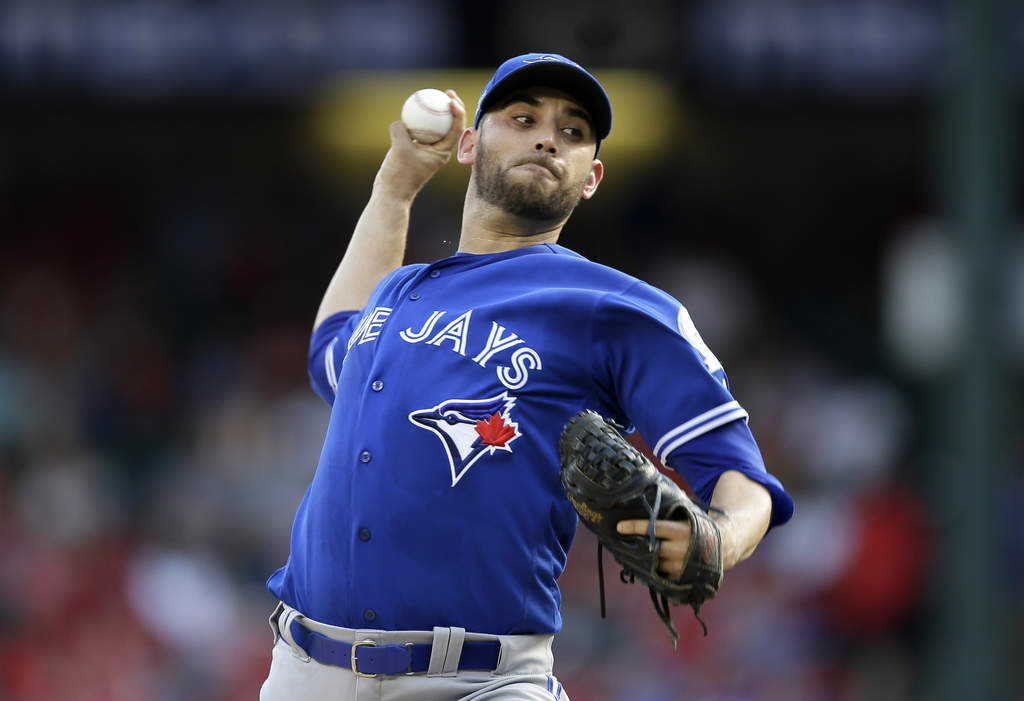 Marco Estrada tuvo una excelente salida ante los Rangers de Texas. (AP)