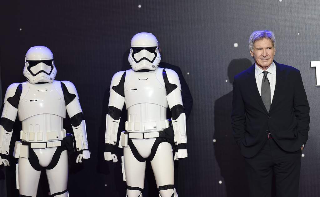 Harrison Ford fue aplastado por una puerta hidráulica en la nave espacial Millenium Falcon mientras filmaba la saga de Star Wars en los estudios Pinewood en 2014. (ARCHIVO)

