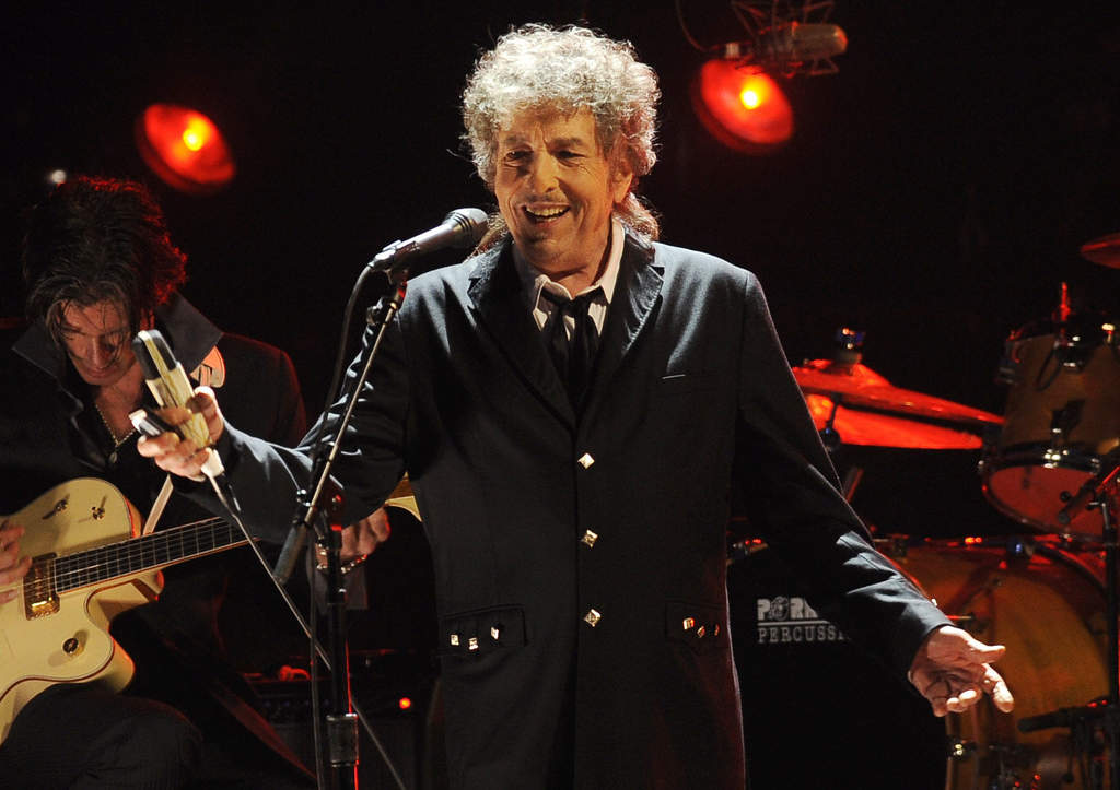 Bob Dylan ha creado 'nuevas expresiones poéticas dentro de la gran tradición de la canción estadounidense', destacó la Academia Sueca. (ARCHIVO) 