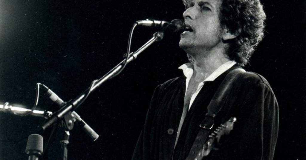 La plataforma digital dijo el viernes, un día después de que se diera a conocer el premio para Dylan, que las reproducciones de las canciones del músico estadounidense aumentaron 512% a nivel mundial. (ARCHIVO)